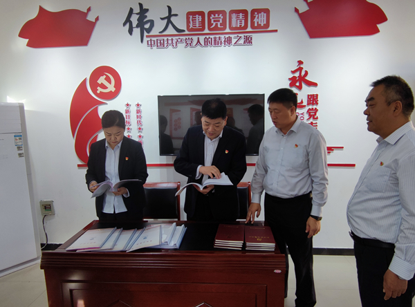 公司黨委副書記、監(jiān)事長張錫軍同...